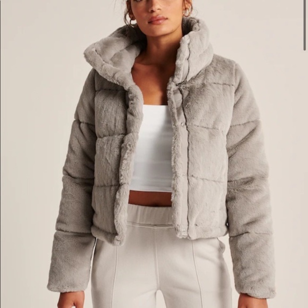 Abercrombie & Fitch Faux Fur Mini Puffer Cropped Coat Jacket in Light Grey XS